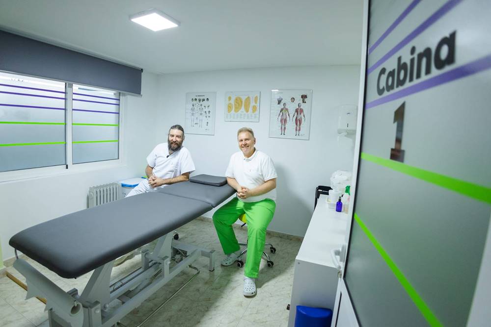 centro de masaje y osteopatía en Narón A Coruña. Alberto y Víctor, te esperamos en Toxo Terapias