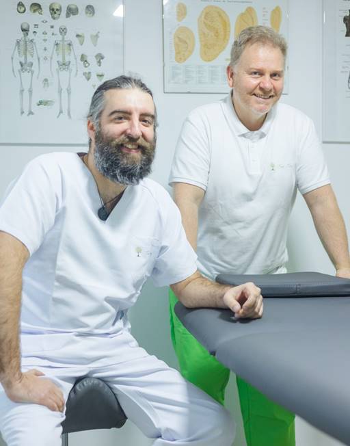 centro de masaje y osteopatía en Narón A Coruña. Alberto y Víctor